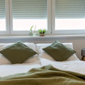 Large - Great For Groups - With Balcony Or Terrace Apartment
